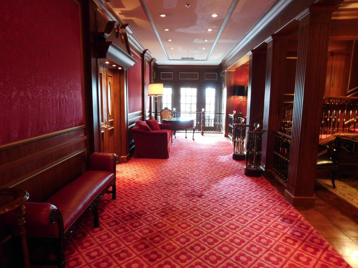 | Pine Inn - Carmel