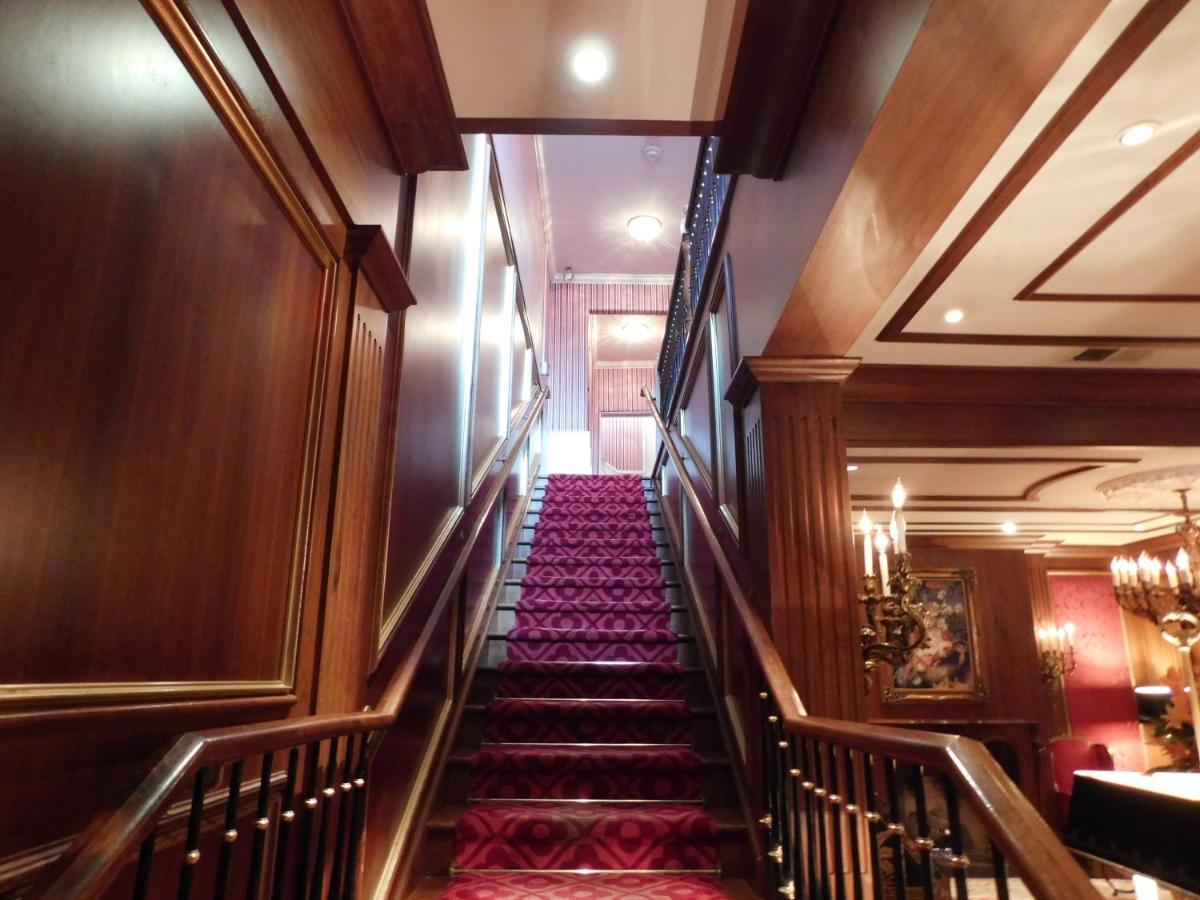 | Pine Inn - Carmel