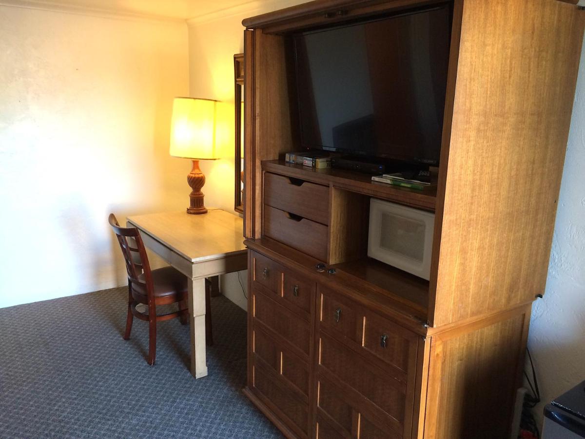| Connell Inn and Suites