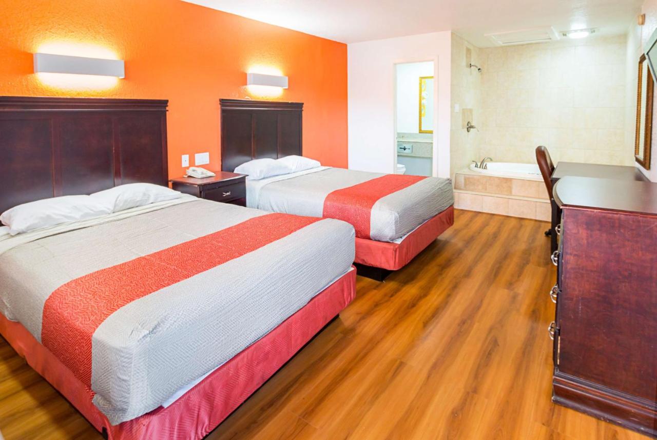 | Motel 6-Red Oak, TX - Dallas