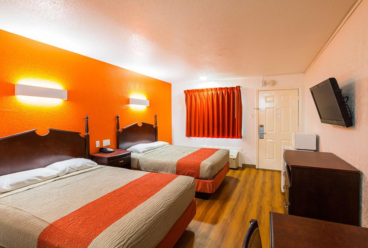 | Motel 6-Red Oak, TX - Dallas