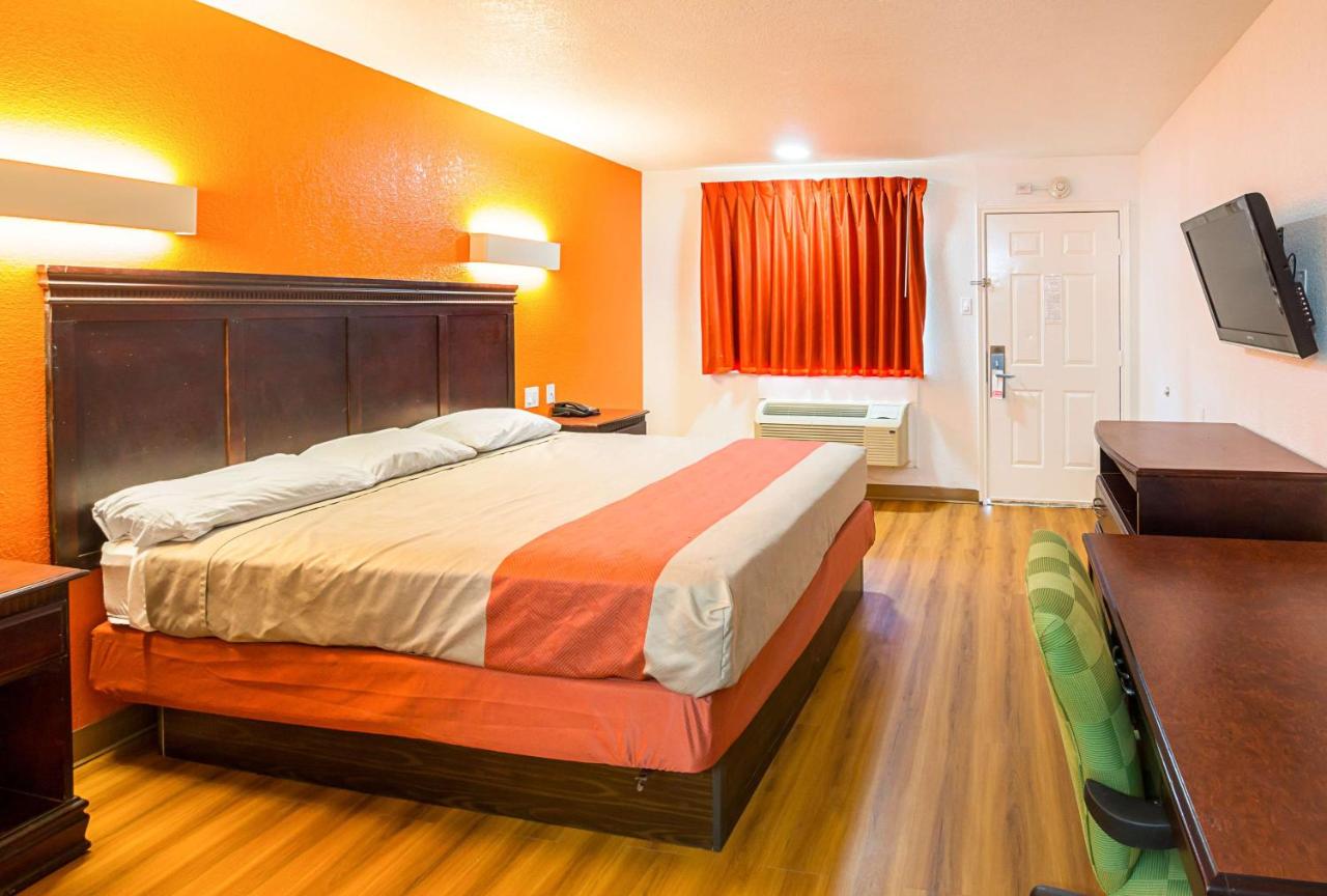 | Motel 6-Red Oak, TX - Dallas