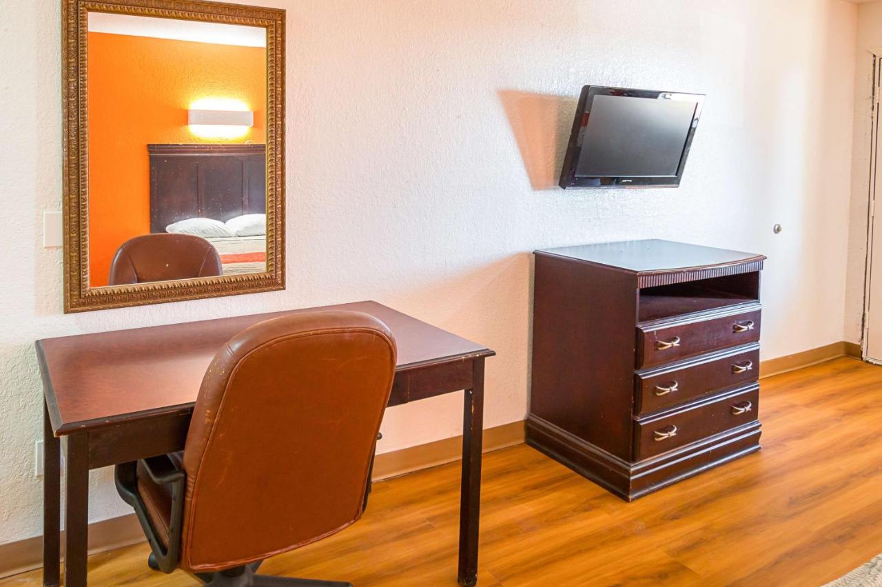 | Motel 6-Red Oak, TX - Dallas