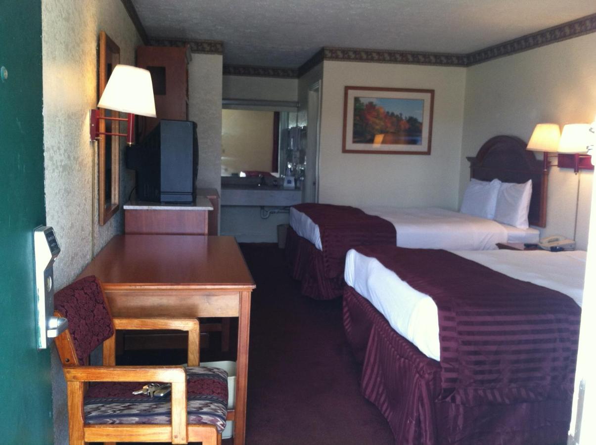 | Knights Inn Hurricane Mills