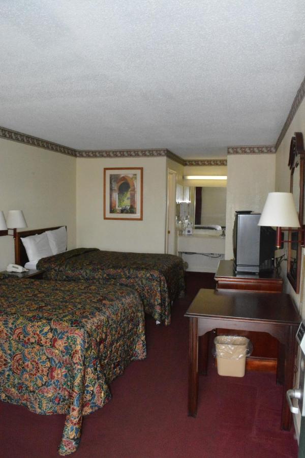 | Knights Inn Hurricane Mills