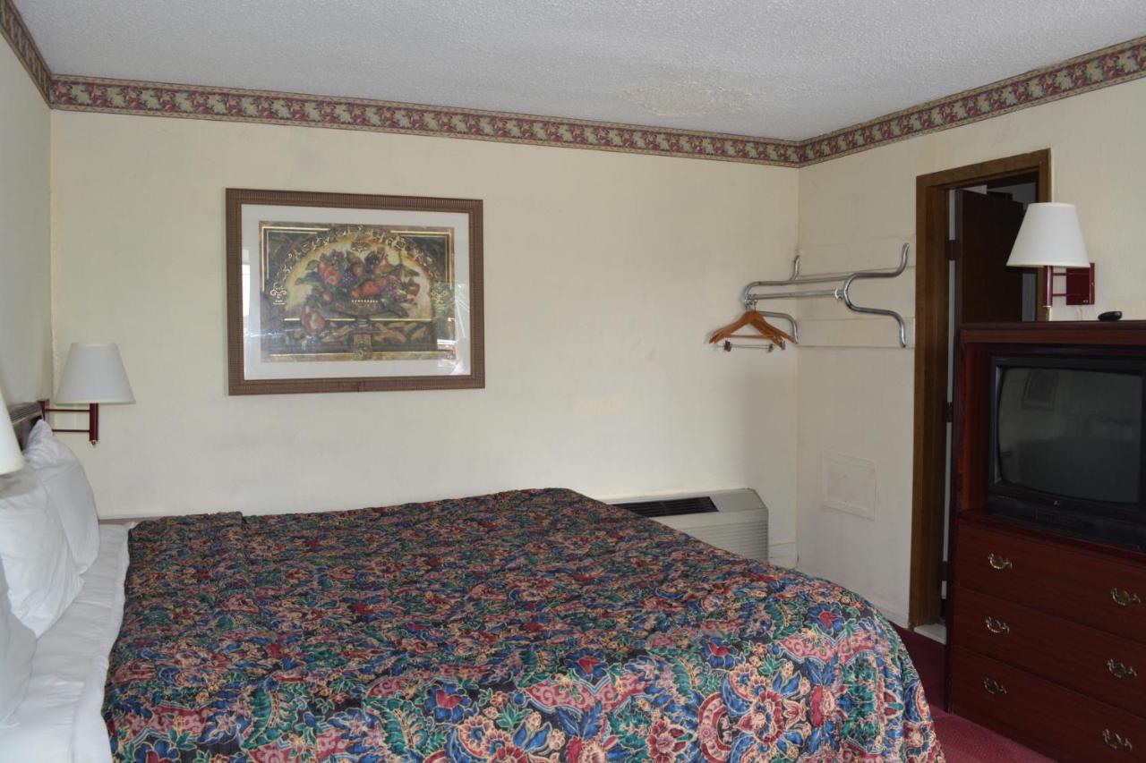 | Knights Inn Hurricane Mills