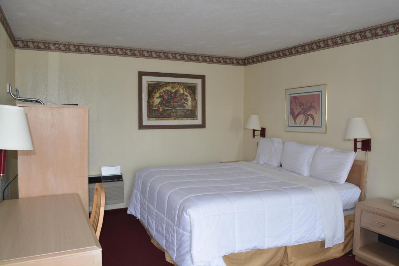 | Knights Inn Hurricane Mills