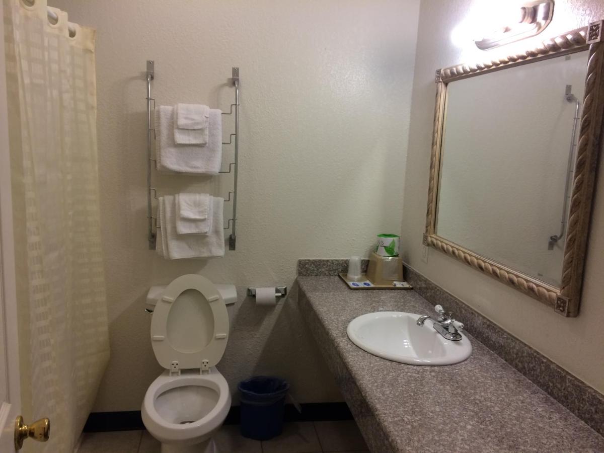  | Country Regency Inn & Suites