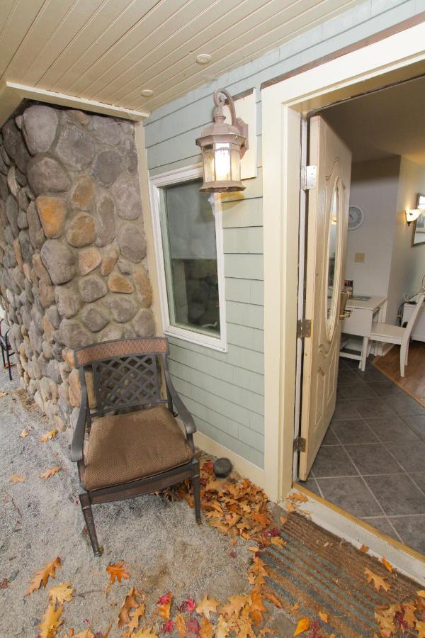 Queen Suite at Sheepscot Harbour Village Resort