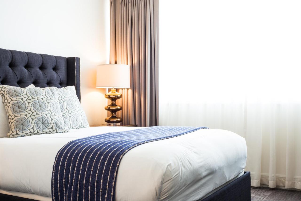 Classic Queen Room at Hotel Ella
