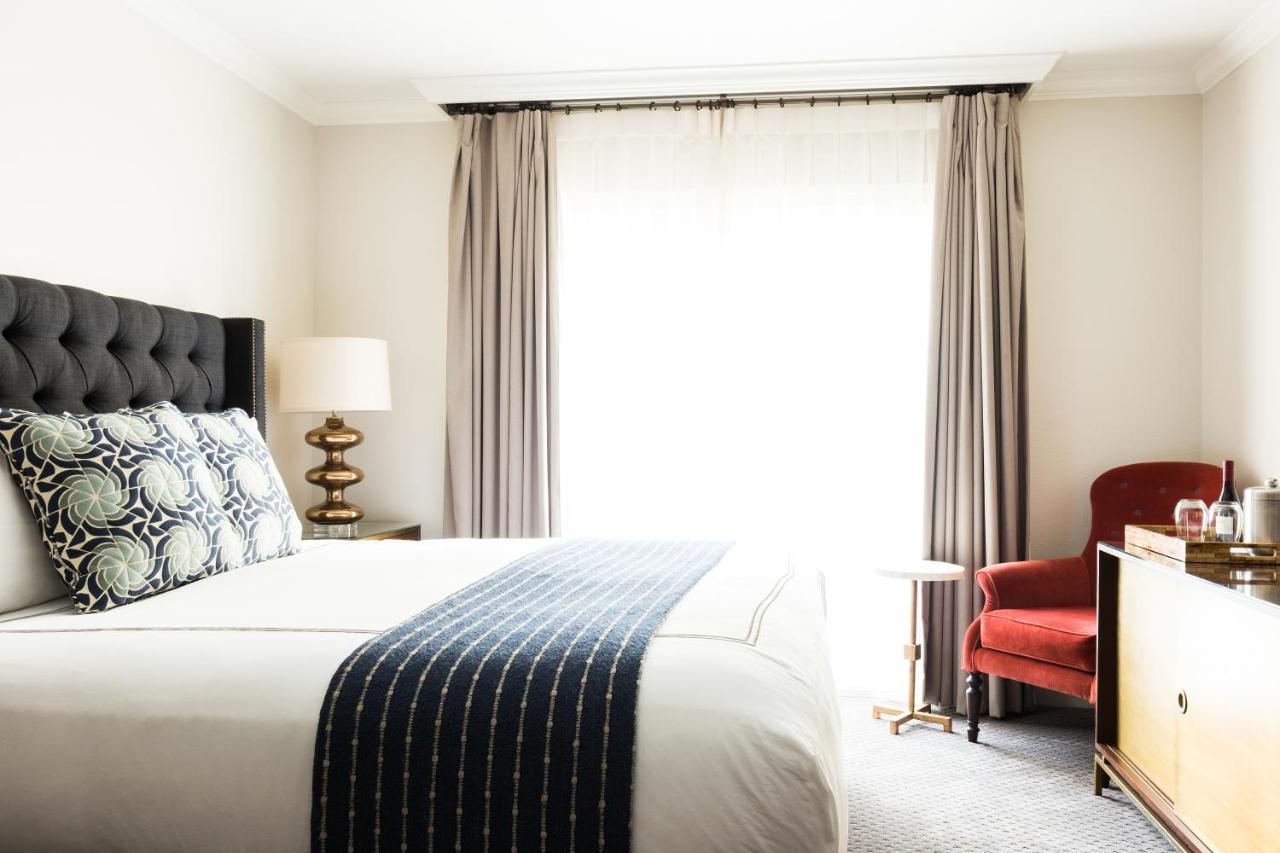 Deluxe King Room at Hotel Ella