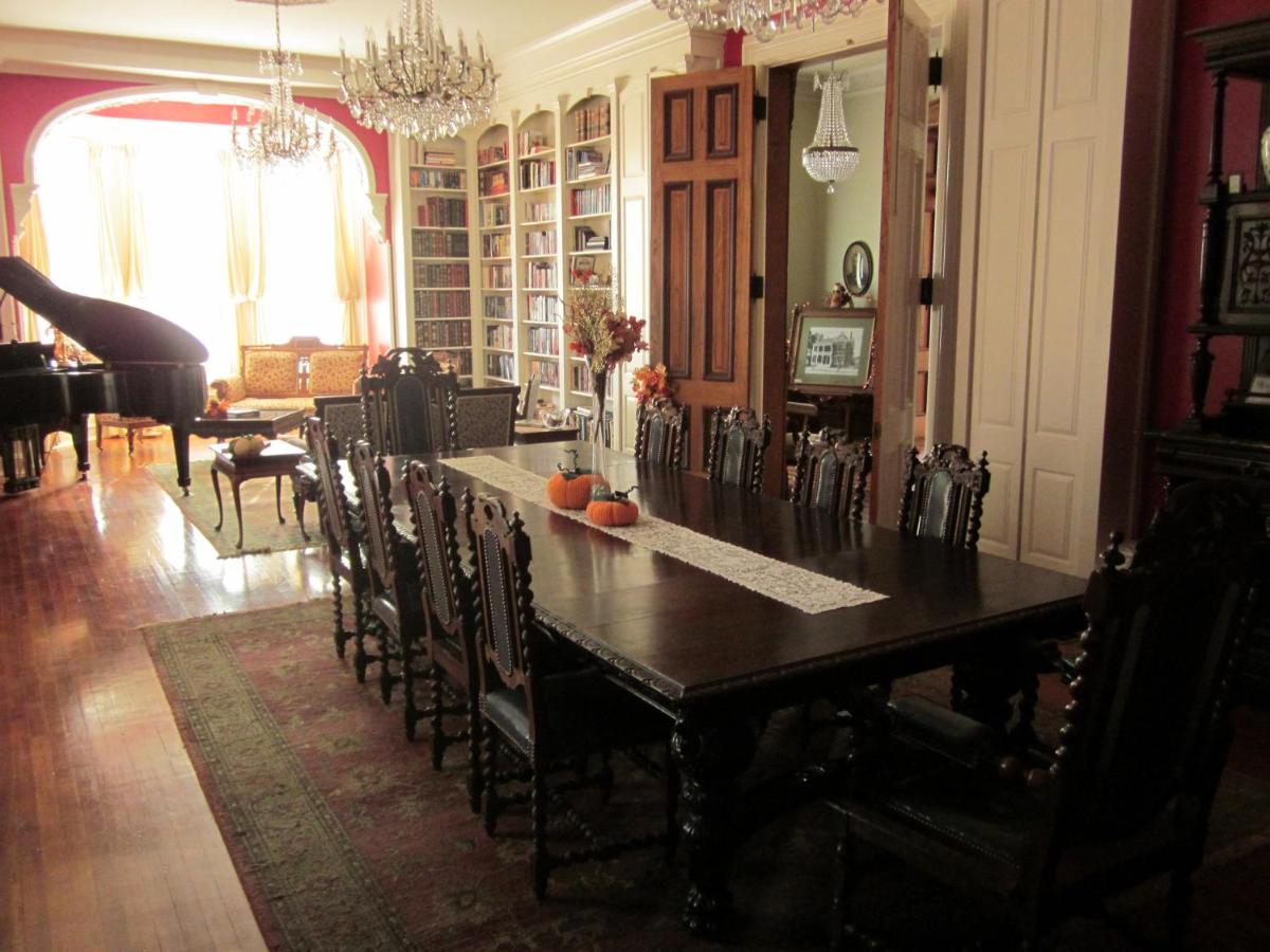 | Baer House Inn