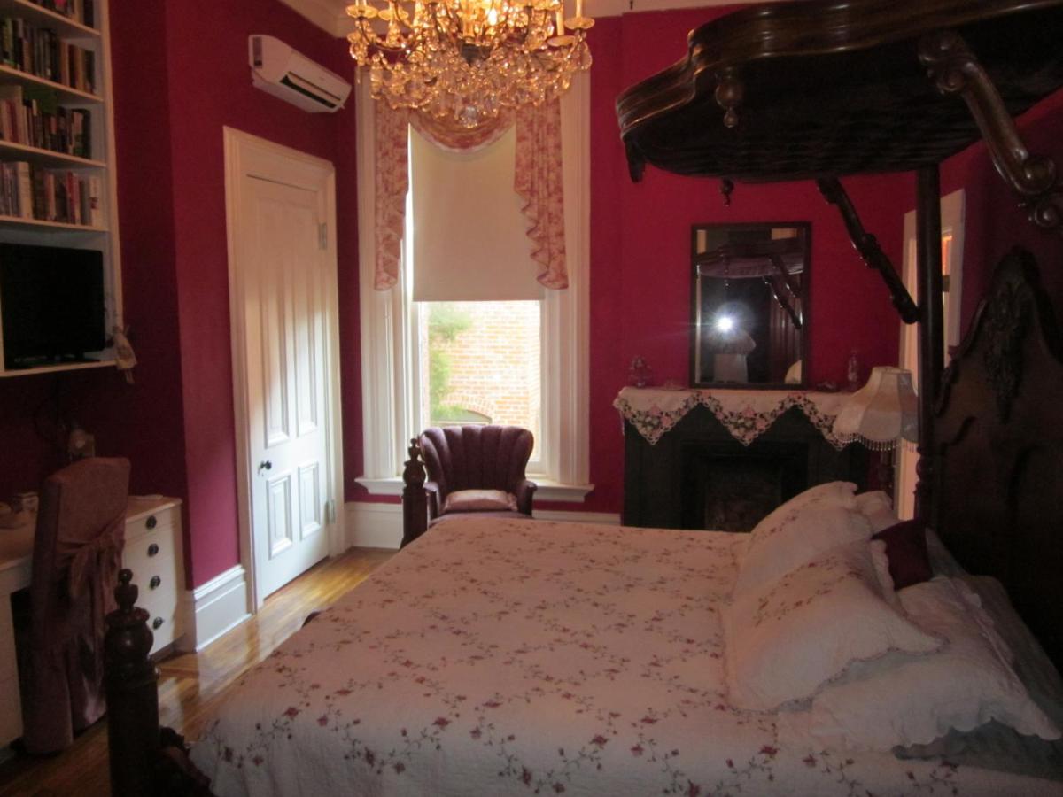| Baer House Inn