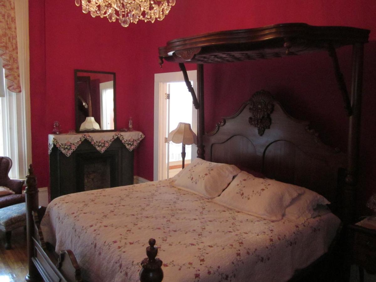 | Baer House Inn