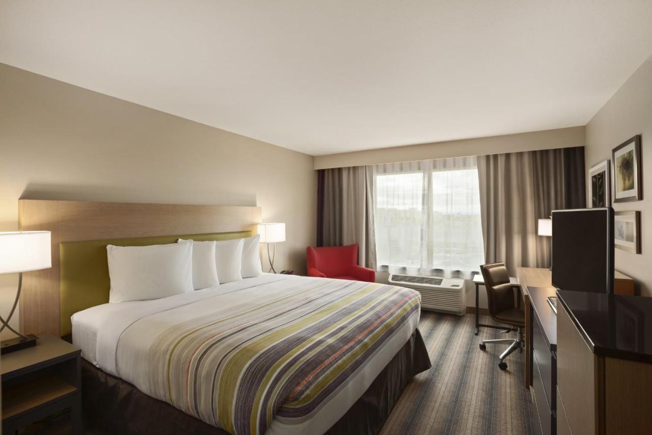 King Room at Country Inn & Suites by Radisson, Charlottesville-UVA, VA