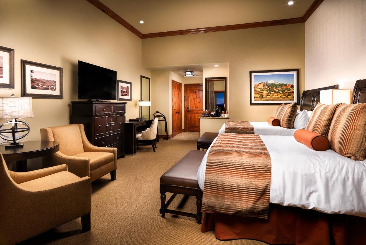 Deluxe Queen Room with Two Queen Beds at Flying Horse Resort & Club
