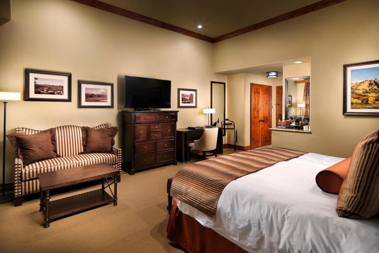 Deluxe King Room at Flying Horse Resort & Club