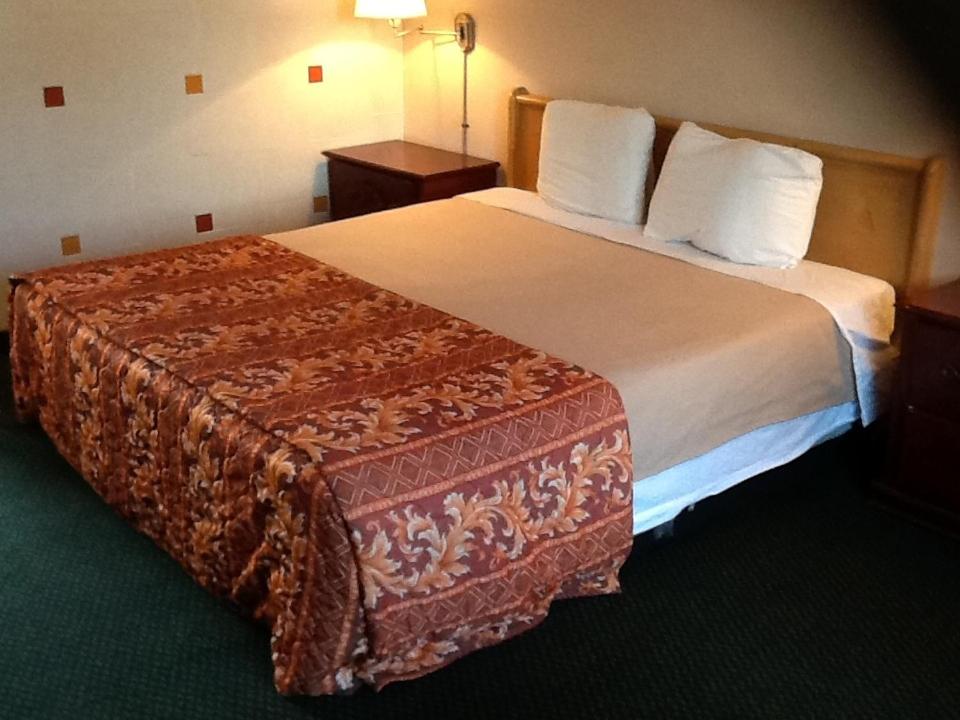 | Downey Inn Luxury Suites