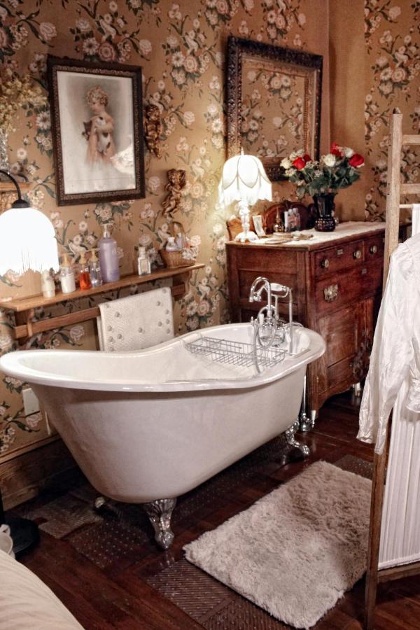 | The Queen, A Victorian Bed & Breakfast