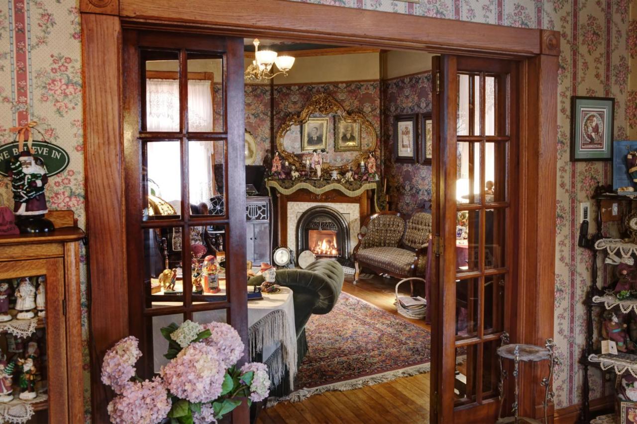 | The Queen, A Victorian Bed & Breakfast
