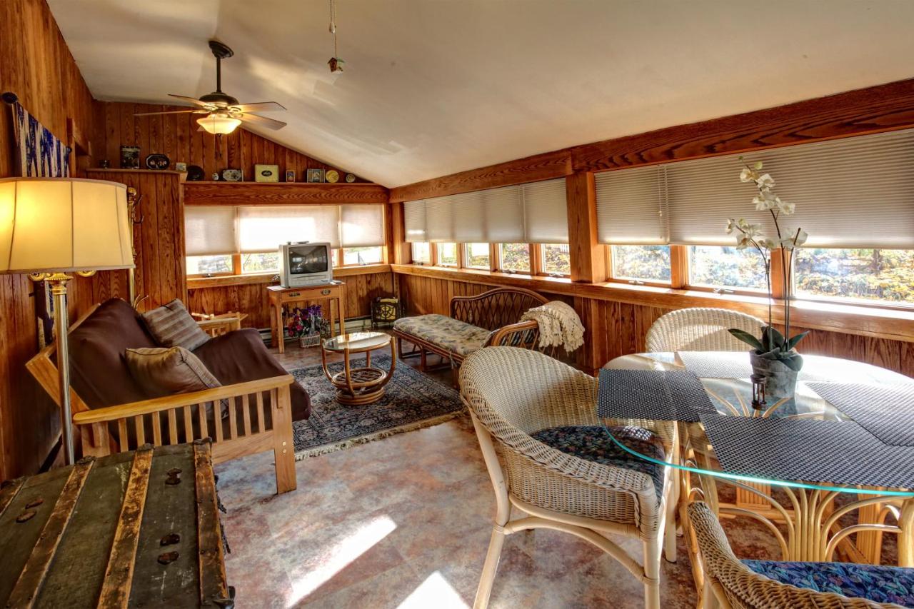 | The Queen, A Victorian Bed & Breakfast