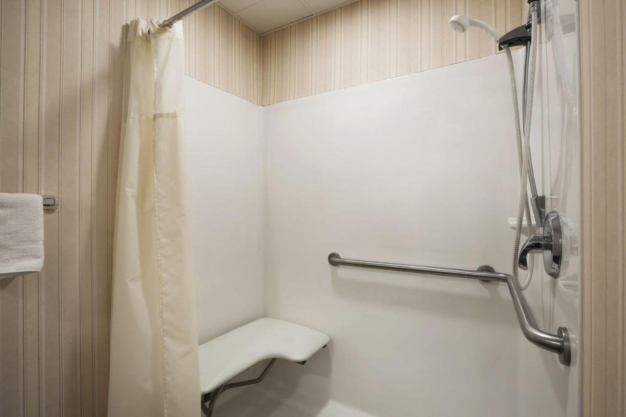 | Days Inn & Suites by Wyndham Cherry Hill - Philadelphia