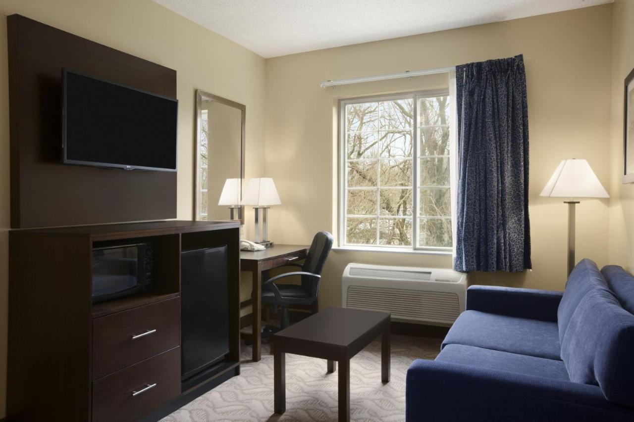 | Days Inn & Suites by Wyndham Cherry Hill - Philadelphia