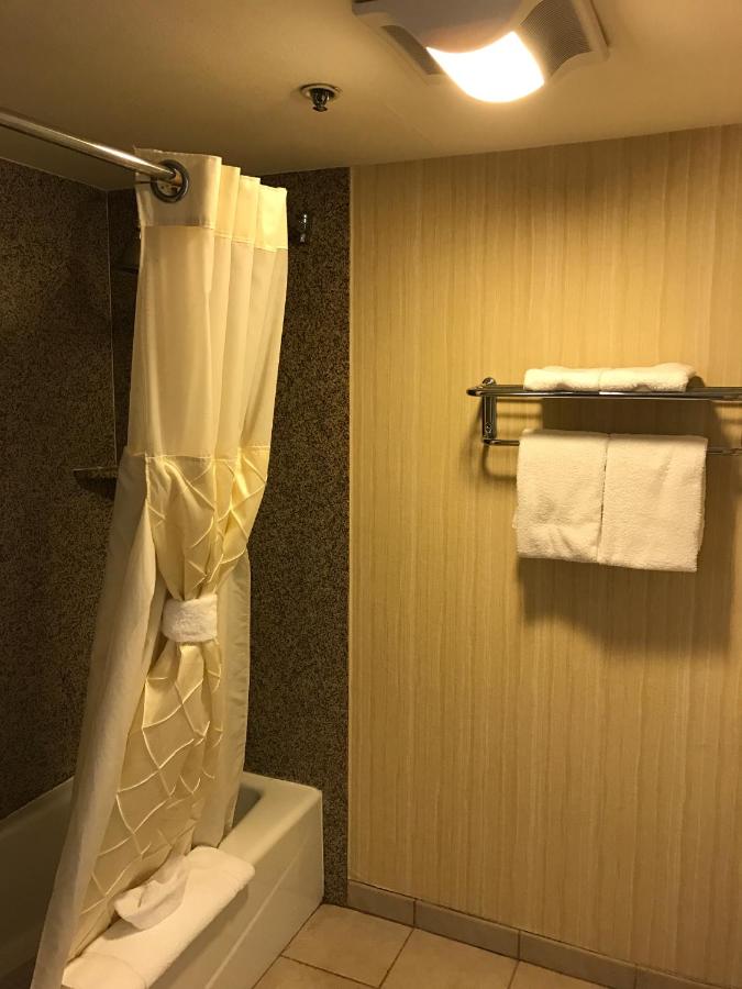 Deluxe King Room at Oak Tree Inn