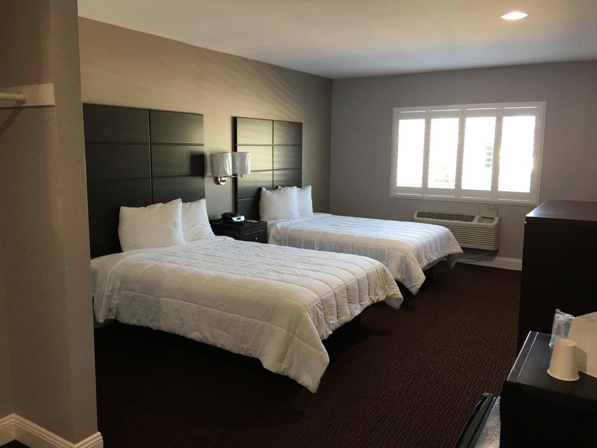 Double Room with Two Double Beds - Non-Smoking at Vallejo Inn