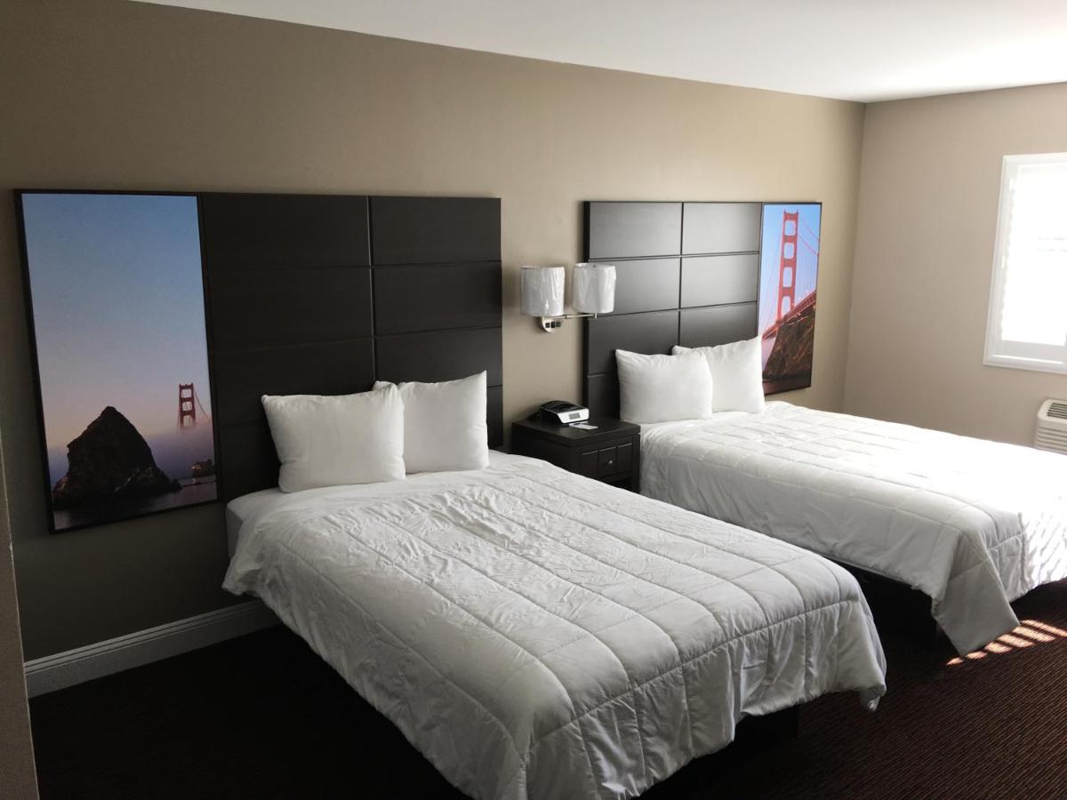 Double Room with Two Double Beds - Non-Smoking at Vallejo Inn