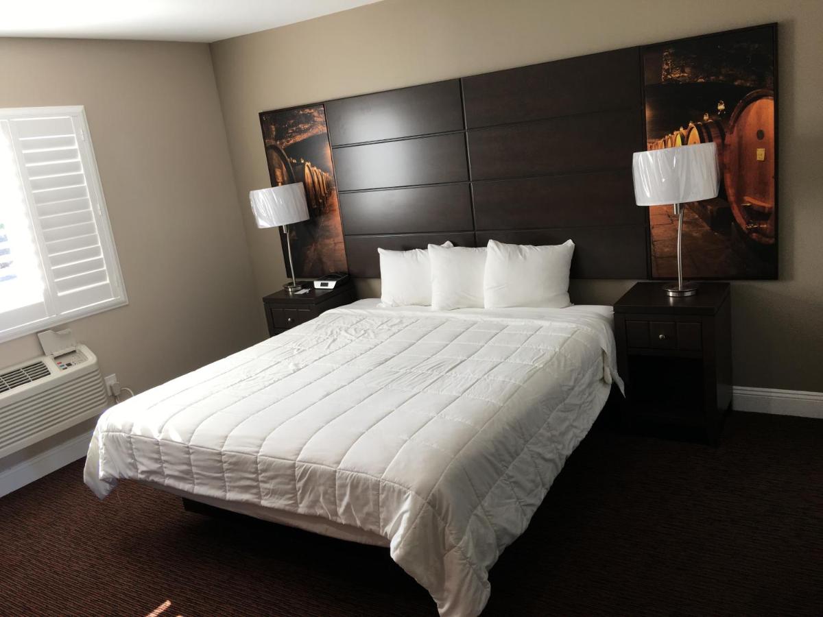 King Room - Non-Smoking at Vallejo Inn