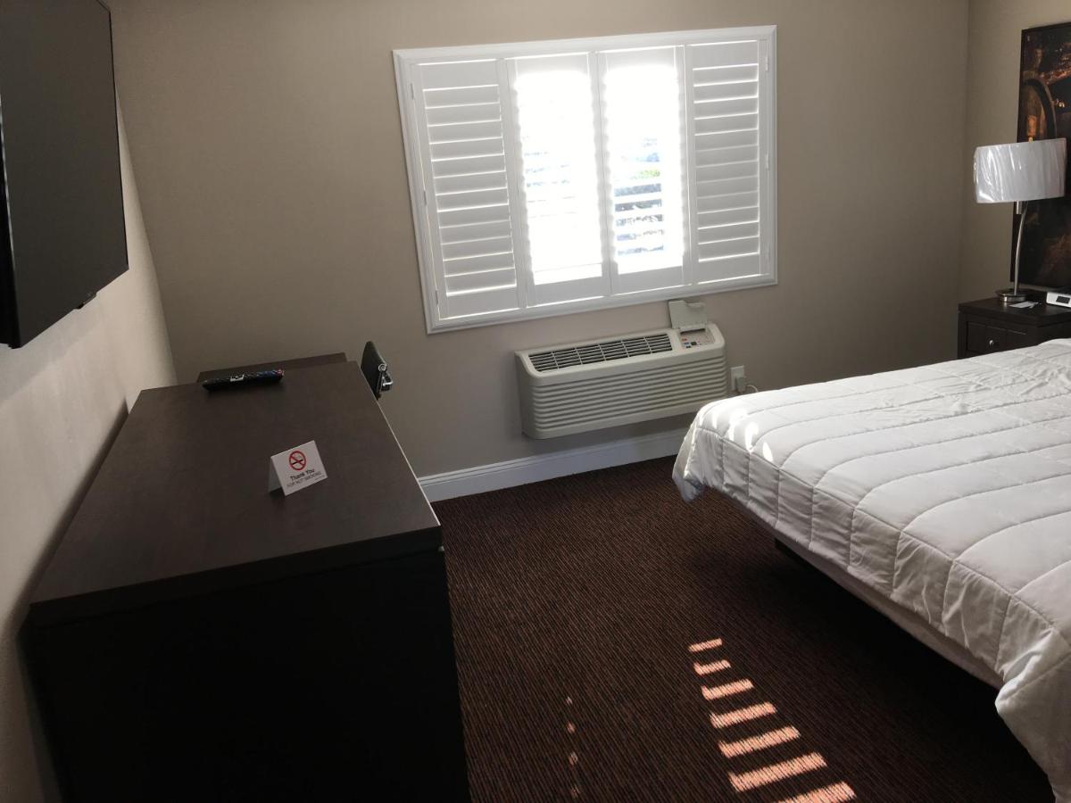 King Room - Non-Smoking at Vallejo Inn