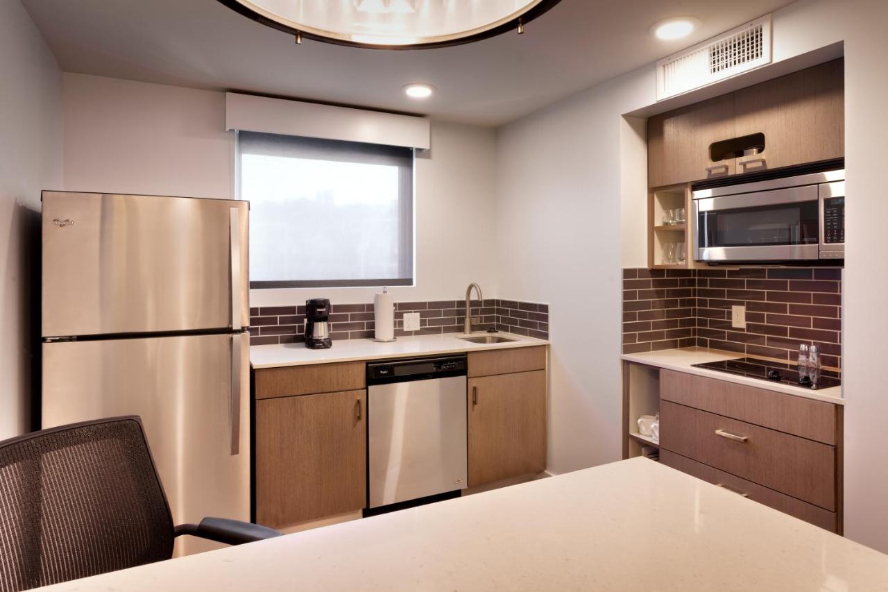 1 Bedroom 2 Queens at Hyatt House Portland/Downtown