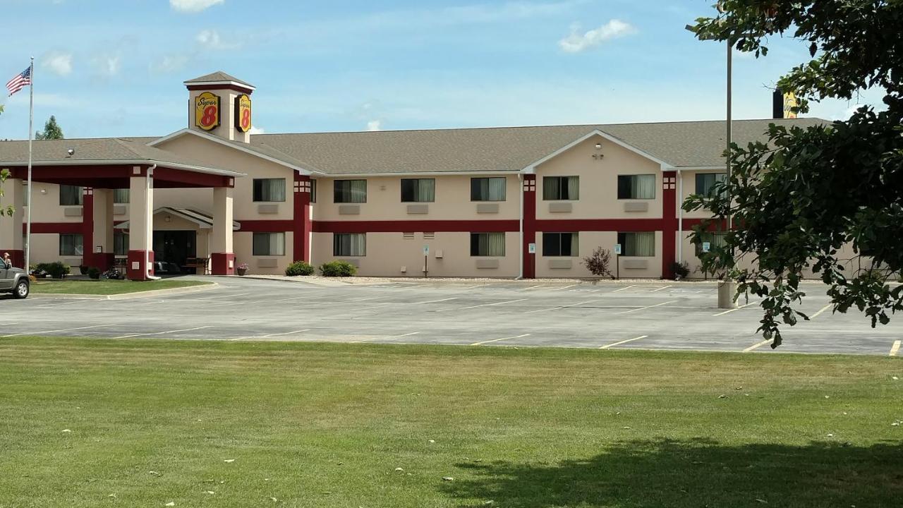 | Super 8 by Wyndham Omaha Eppley Airport/Carter Lake