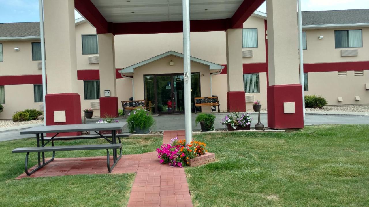 | Super 8 by Wyndham Omaha Eppley Airport/Carter Lake