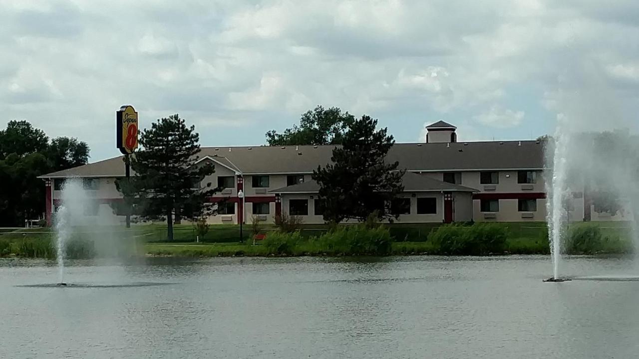 | Super 8 by Wyndham Omaha Eppley Airport/Carter Lake