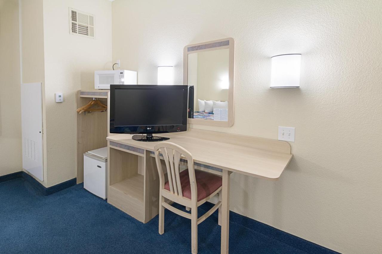 | Motel 6-Weatherford, TX