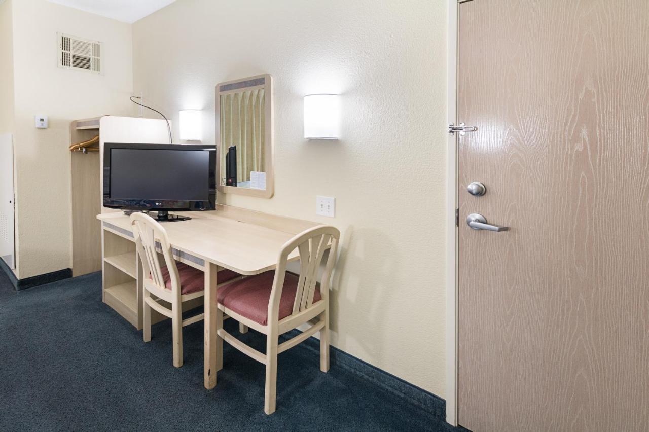 | Motel 6-Weatherford, TX
