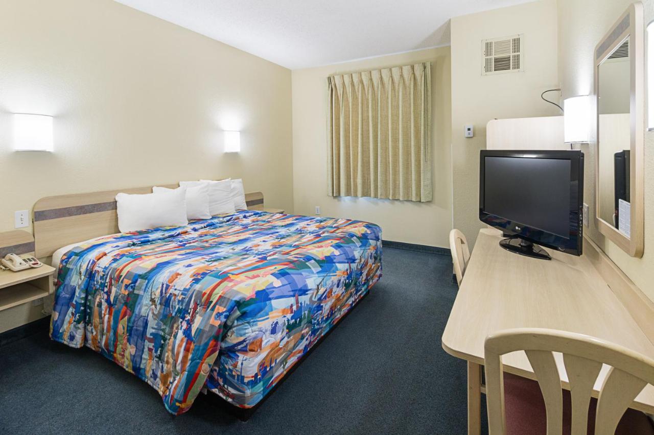 | Motel 6-Weatherford, TX