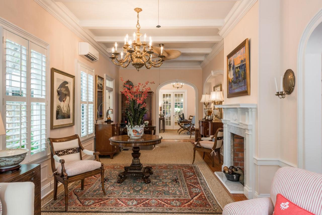 | Old Town Manor