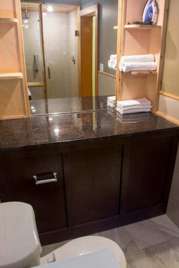 | Chateau Suites