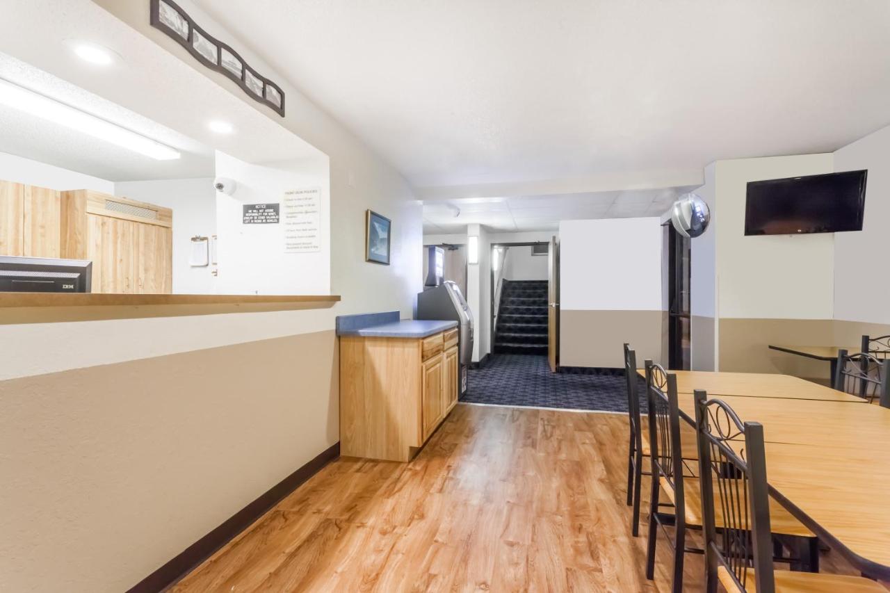 | Super 8 by Wyndham Sidney NY