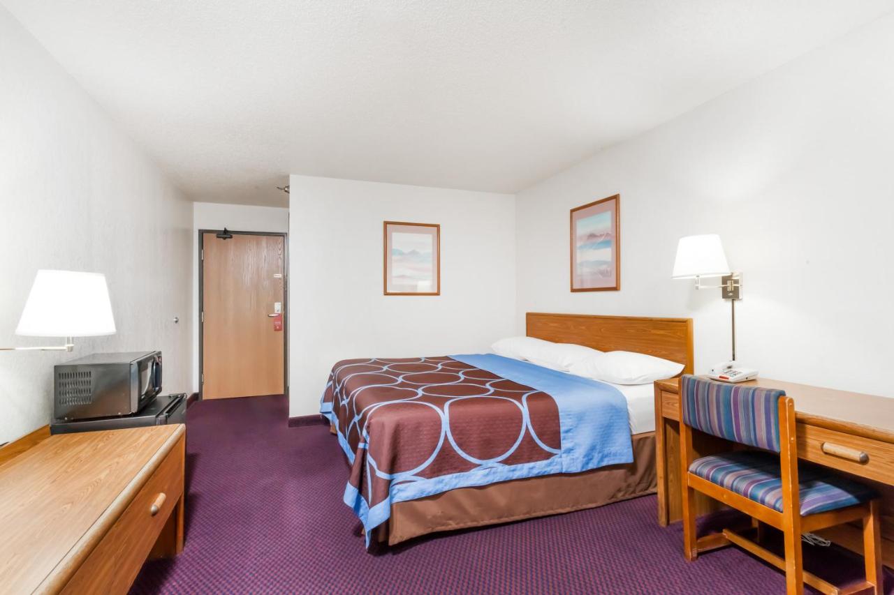| Super 8 by Wyndham Sidney NY