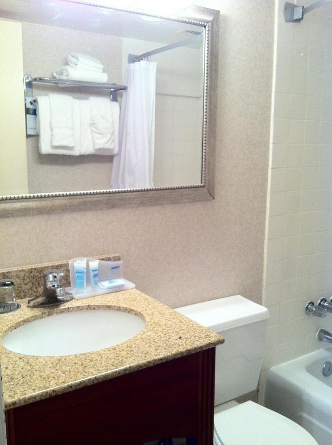 Deluxe King Room at Wyndham Virginia Beach Oceanfront