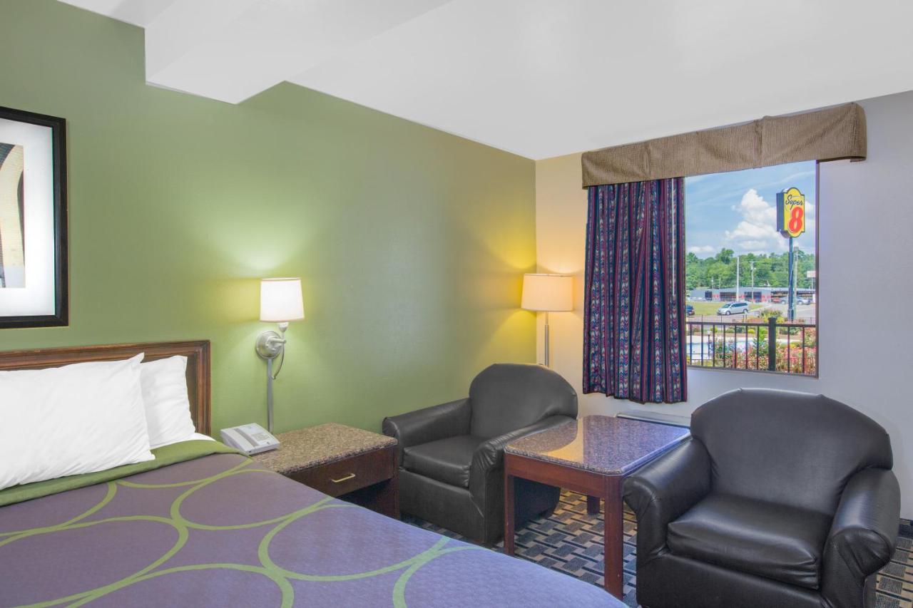 Deluxe King Room - Smoking at Super 8 by Wyndham Jasper