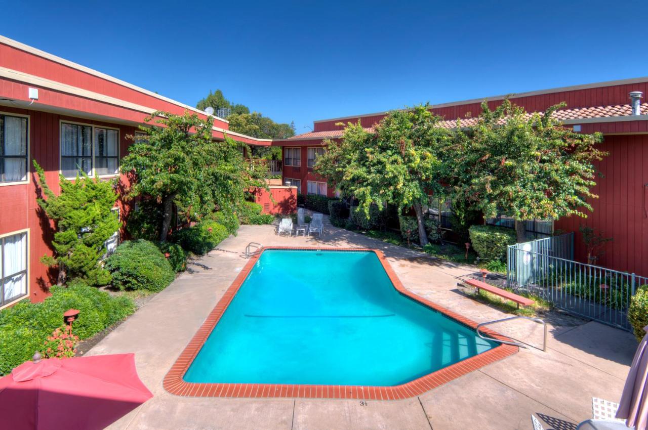 | County Inn