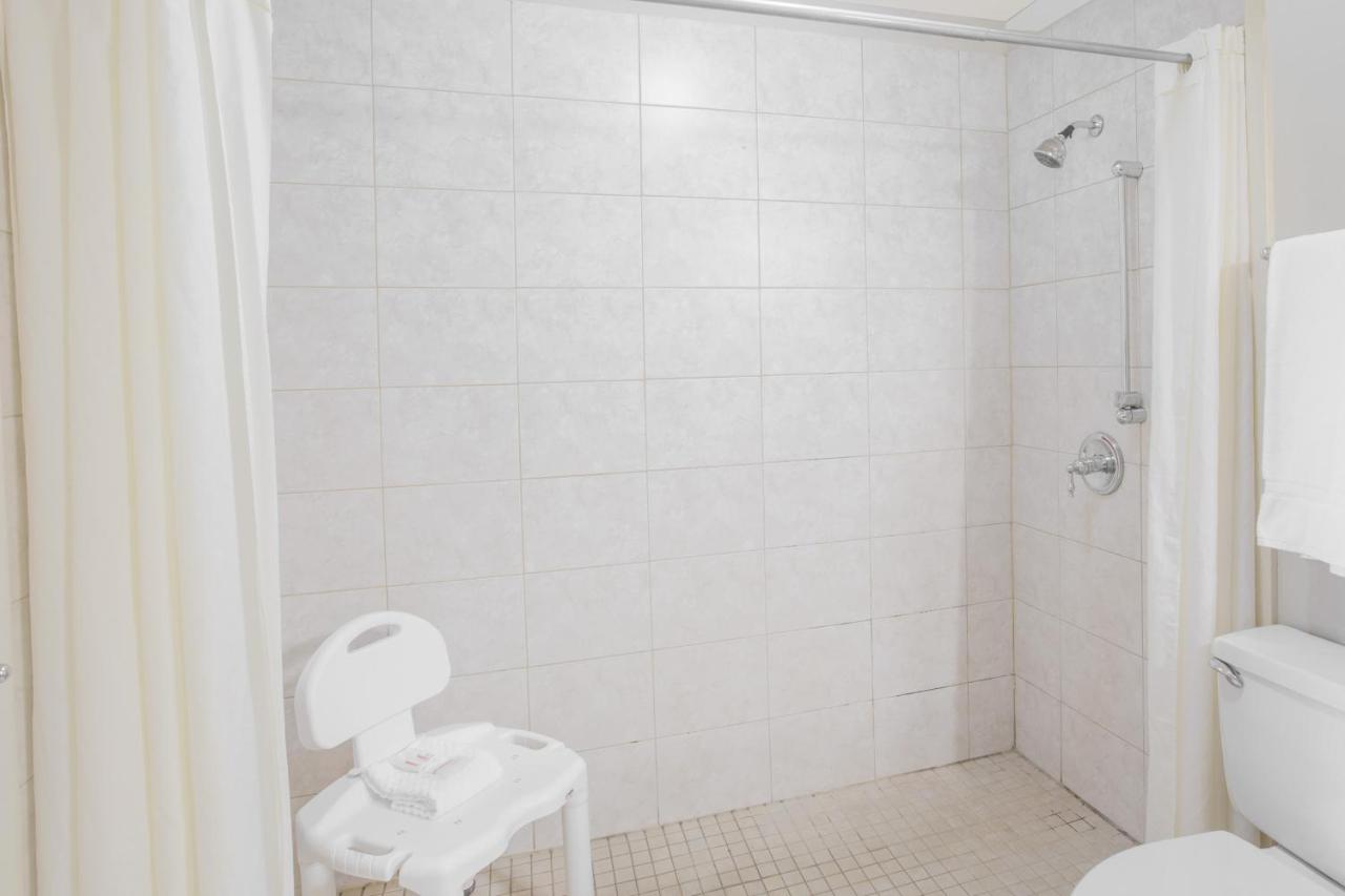 King Room - Disability Access/Smoking at Super 8 by Wyndham Jasper