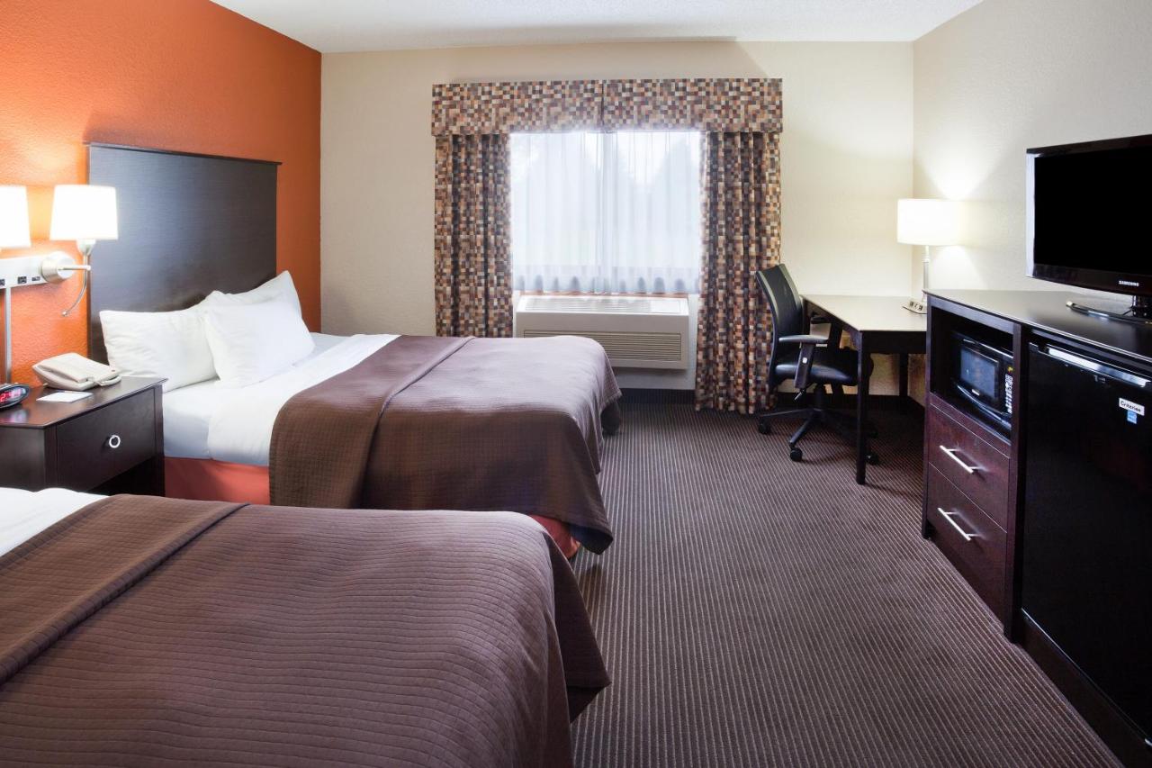 Deluxe Queen Room - Mobility Access/Non-Smoking at AmericInn by Wyndham Plover Stevens Point