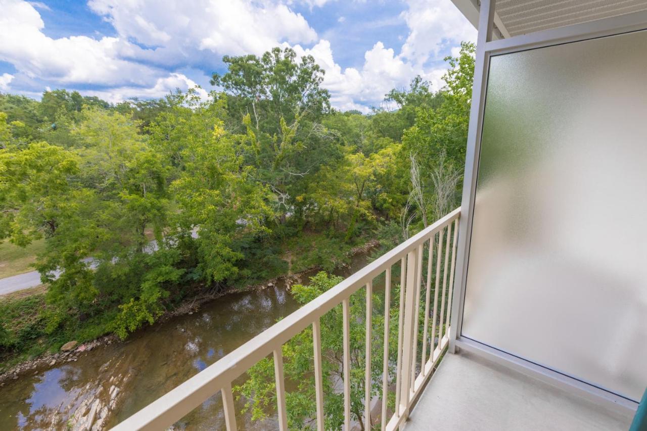 King Room w/ Spa Bath Sofa Bed w/ fire place & private balcony at Twin Mountain Inn & Suites
