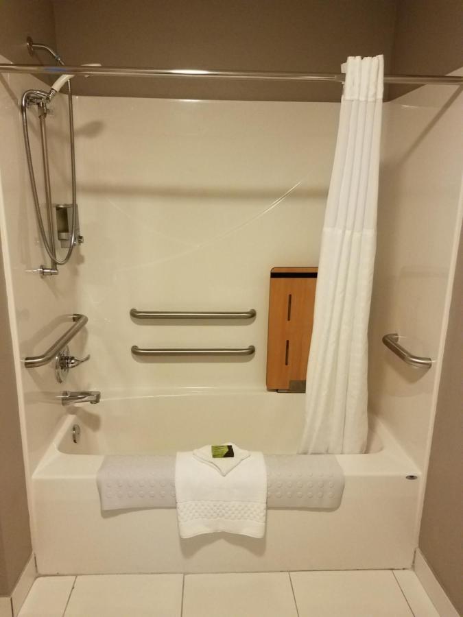 King Room - Disability Access at Okoboji Inn & Suites